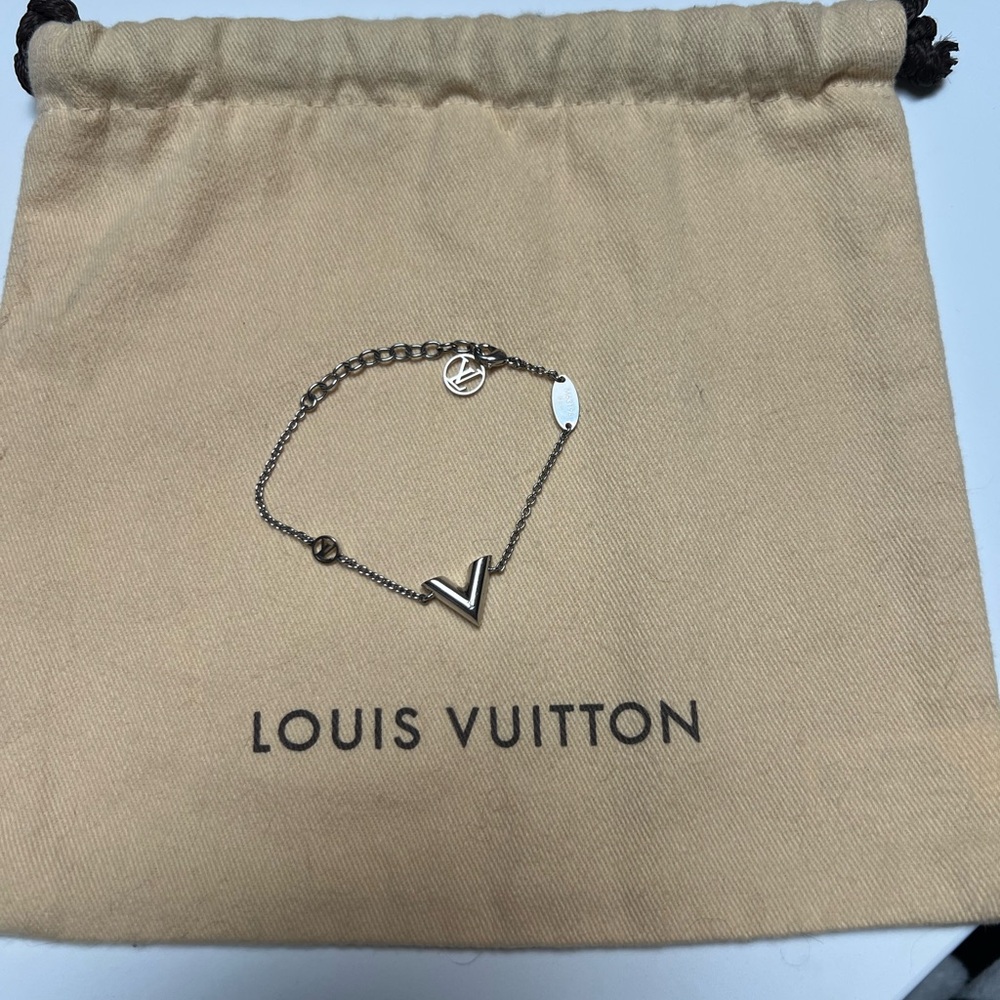 Louis Vuitton Silver V Chain Bracelet - Picture 12 of 12